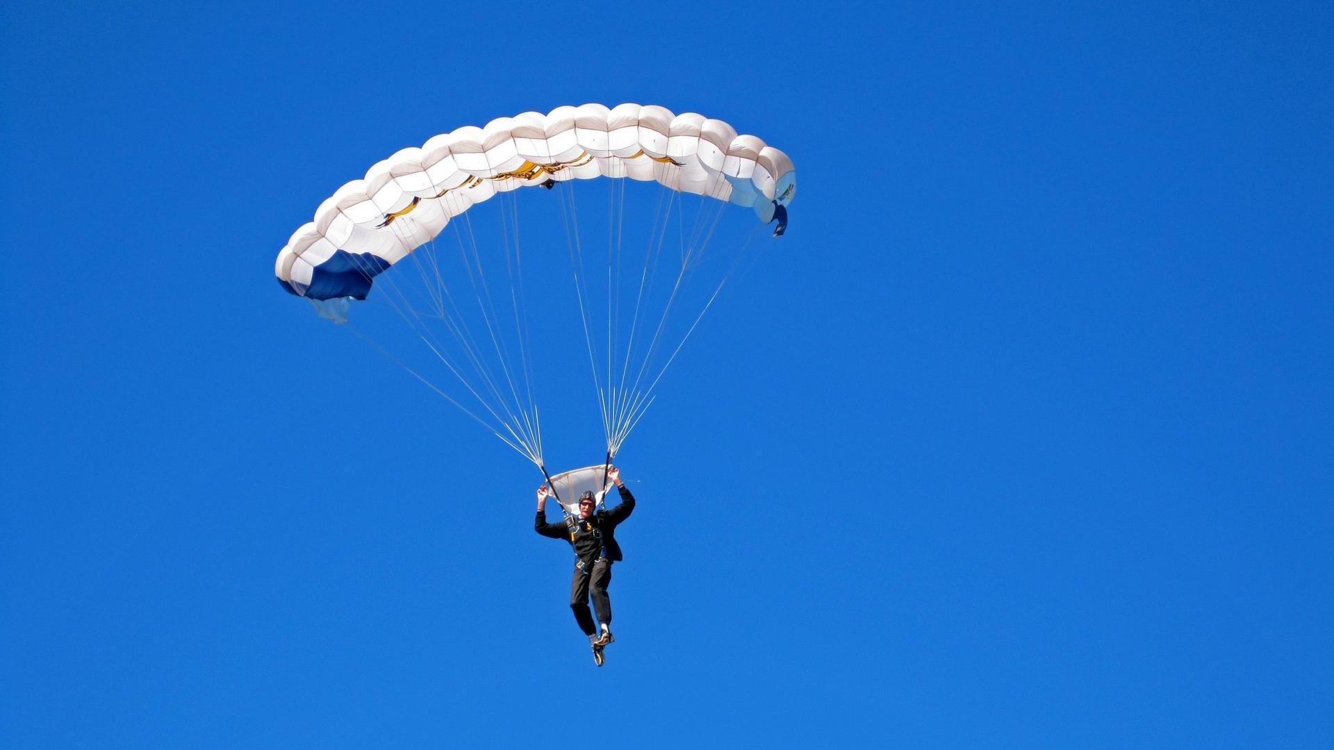 “选手奋力拼搏,武汉马拉松冲刺阶段见证奇迹”